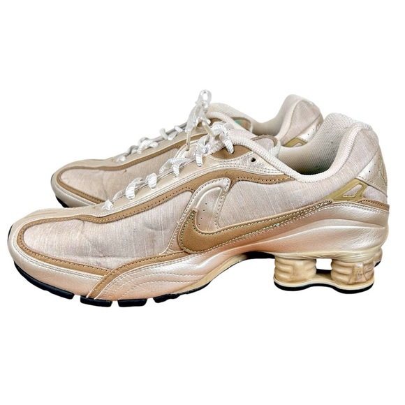 Nike Shox Saikano Size 10 Athletic Running Shoes, gold accents, Like NEW Snazzy - Picture 1 of 8